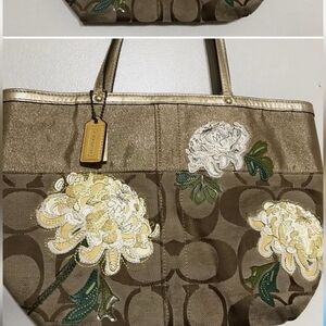 Coach Floral Sequin Monogram Gold Trim Bag Purse Handbag Vintage Flowers White
